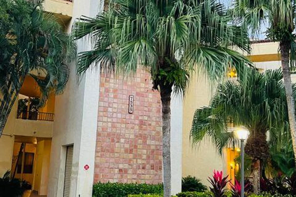 7535 La Paz Blvd #307, Boca Raton: photo 1 of 9