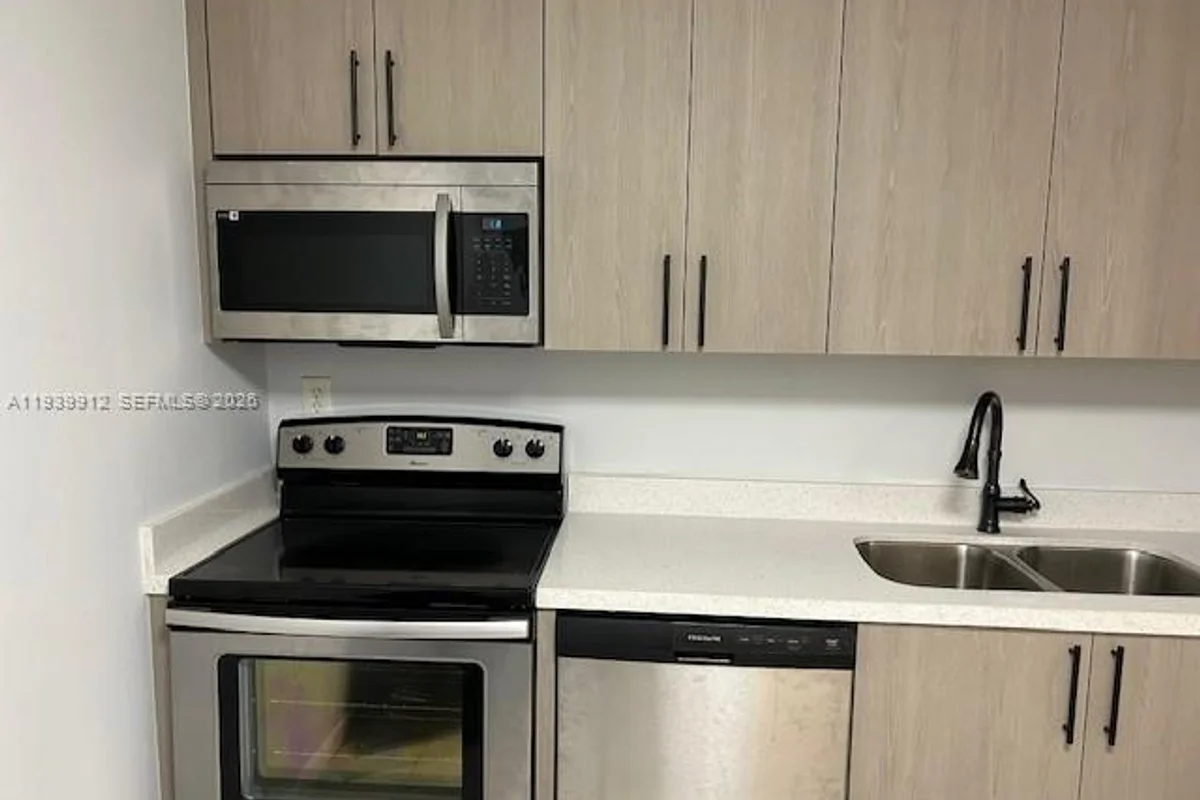 5100 SW 41st St #329, Pembroke Park: photo 1 of 8