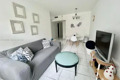 100 Lincoln Rd #524, Miami Beach: photo 1 of 18
