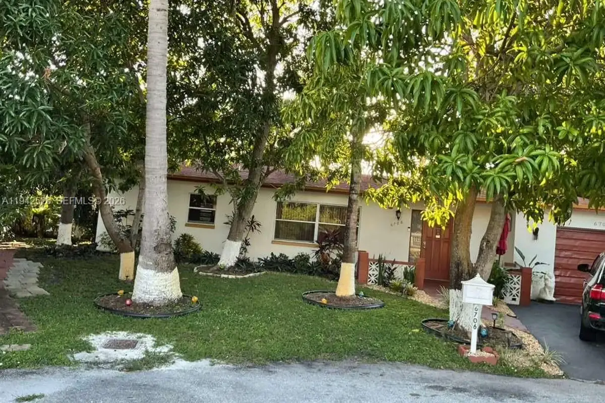 6706 Inwood, North Lauderdale: photo 1 of 34