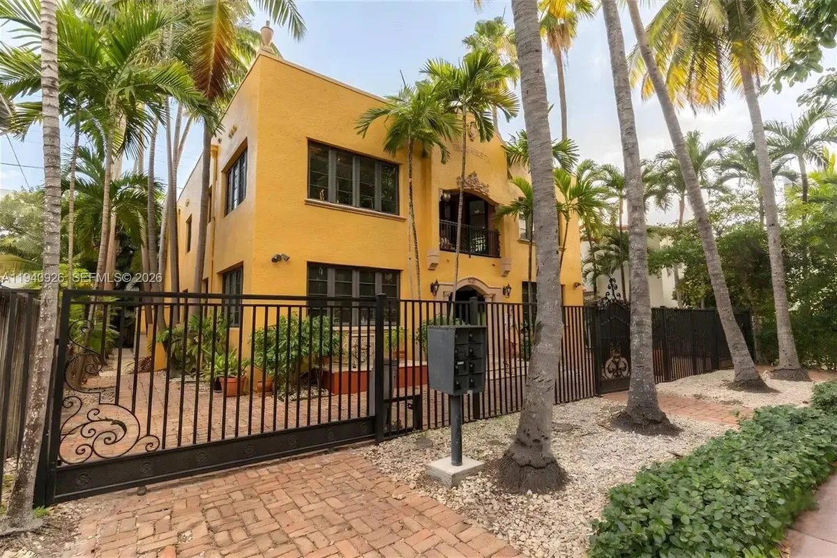 632 15th St, Miami Beach: photo 1 of 30
