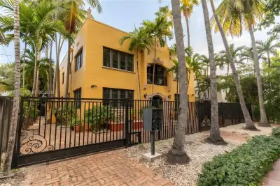 632 15th St, Miami Beach: photo 1 of 30