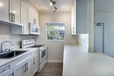 6511 Santona St #C18, Coral Gables: photo 1 of 10