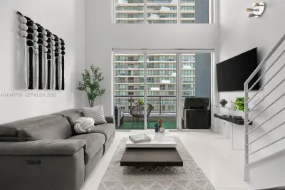 60 SW 13th St #2812, Miami: photo 1 of 66