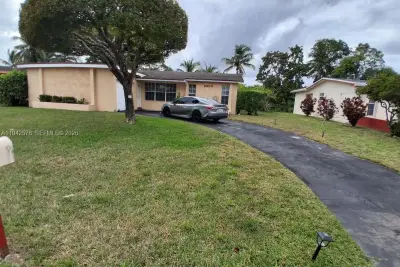 House in Miramar: photo 1 of 6