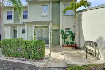 868 Crystal Lake Dr, Deerfield Beach: photo 1 of 62