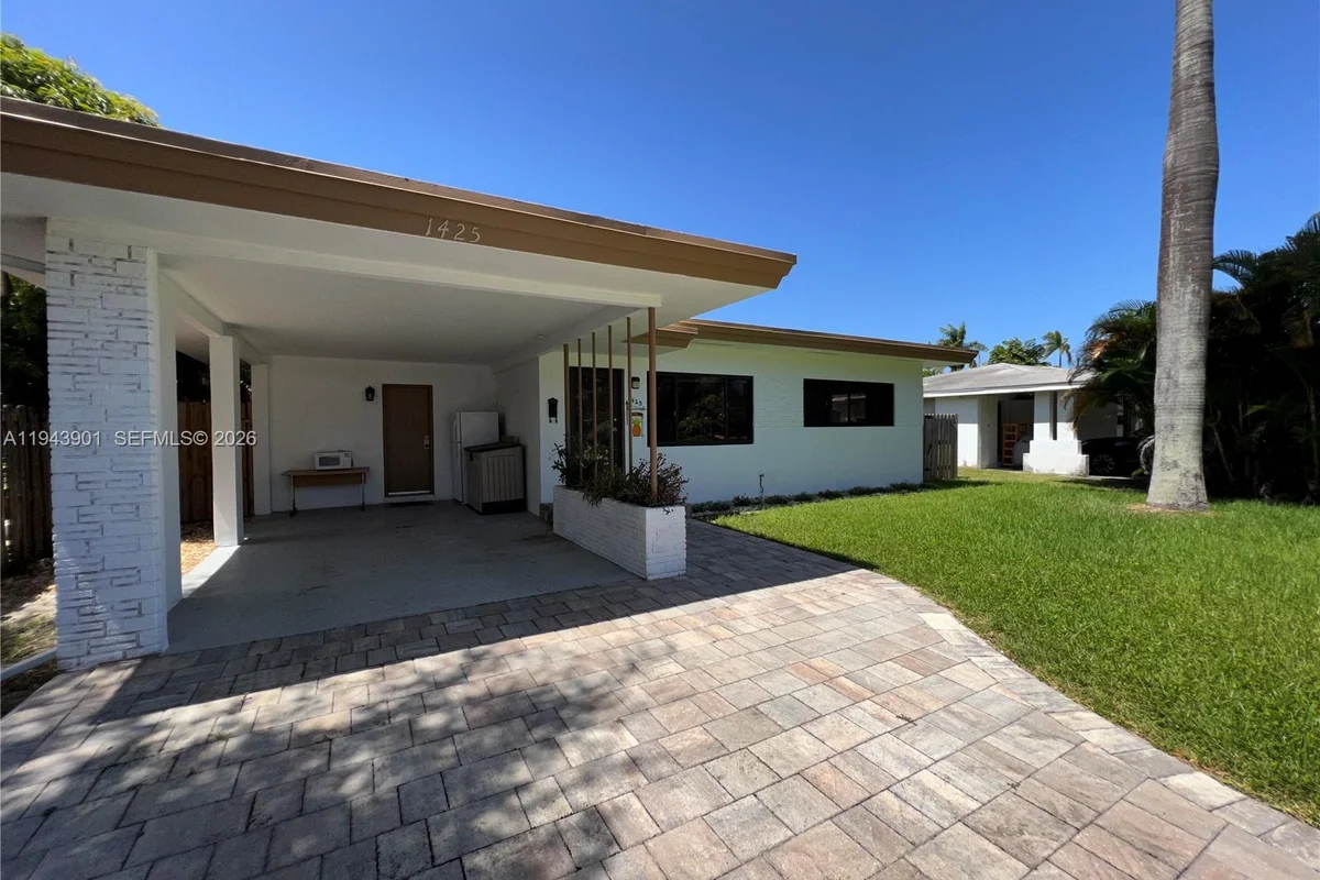 1425 Grant St, Hollywood: photo 1 of 29