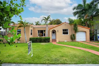236 SW 28th Rd, Miami: photo 1 of 32