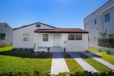 2620 SW 9th St, Miami: photo 1 of 26