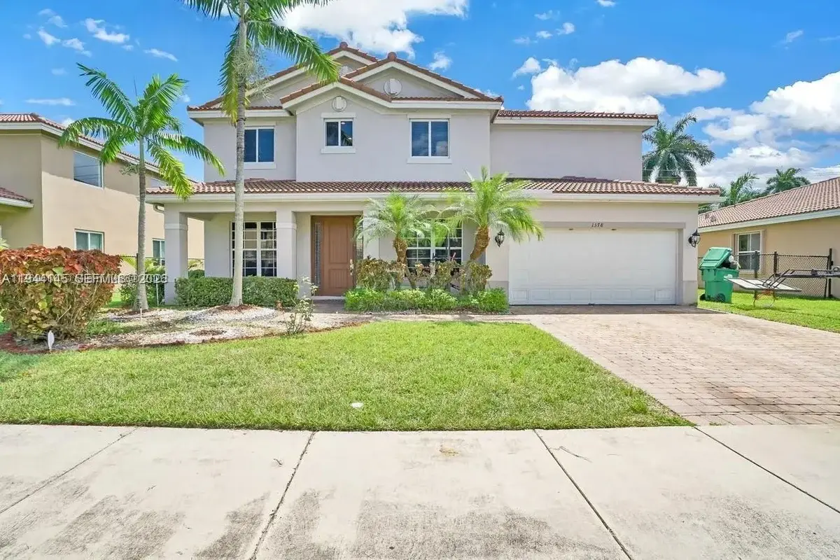 1378 NW 204th St, Miami Gardens: photo 1 of 10