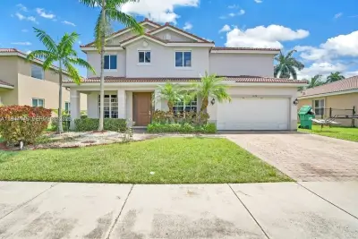1378 NW 204th St, Miami Gardens: photo 1 of 10