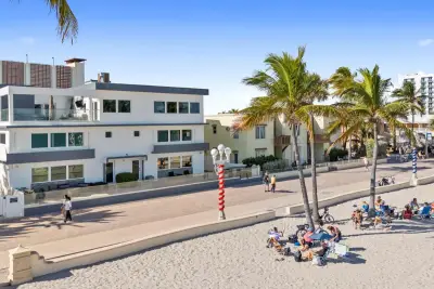 2201 N Surf Rd, Hollywood: photo 1 of 59