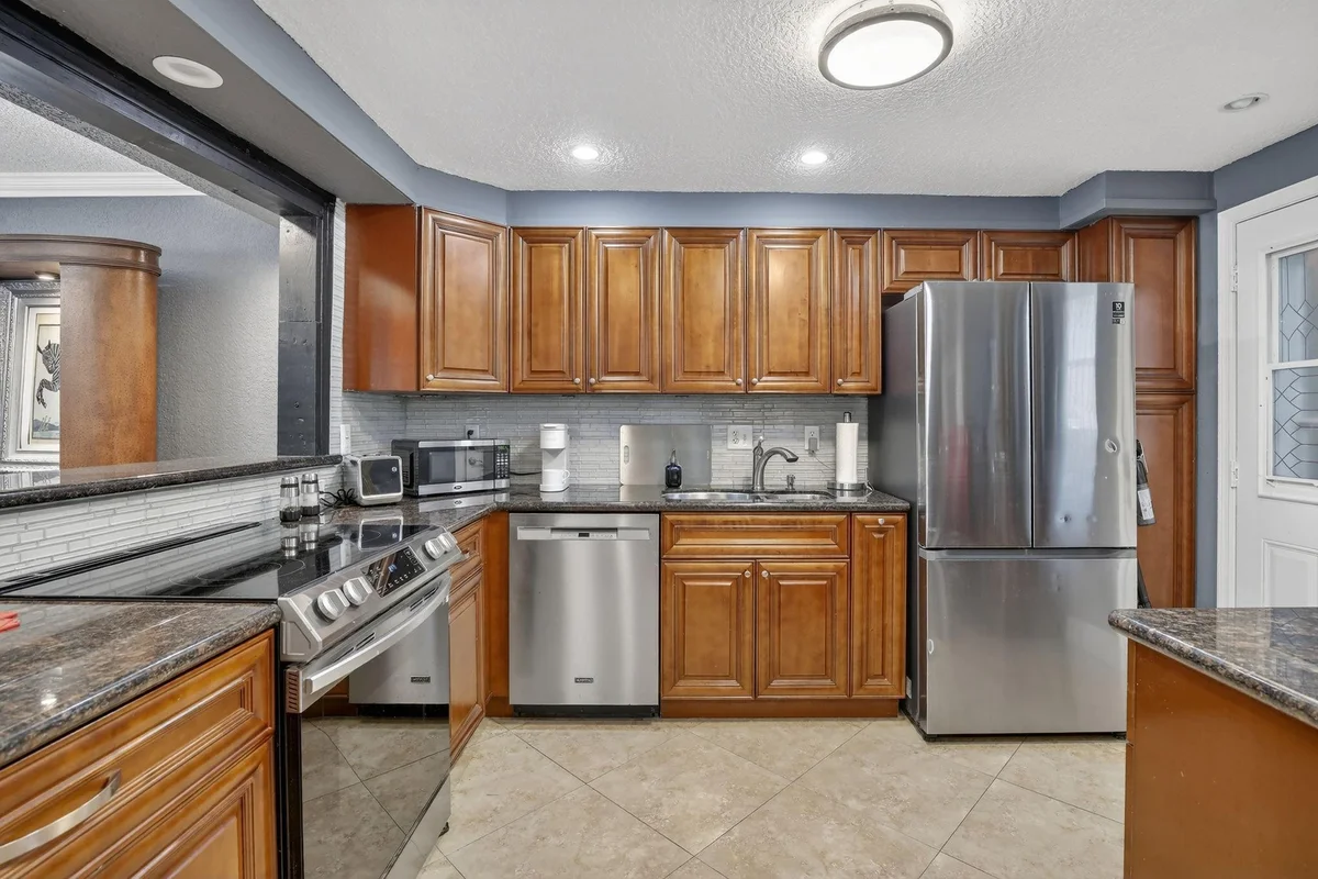 3050 NE 16th Ave #207, Oakland Park: photo 1 of 29