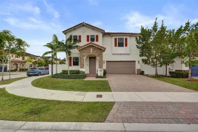 3504 W 94th St, Hialeah: photo 1 of 61