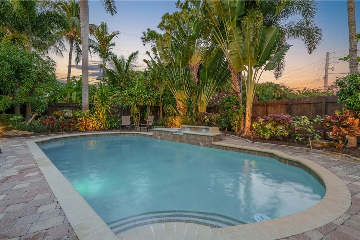 425 NE 25th St, Wilton Manors: photo 1 of 62