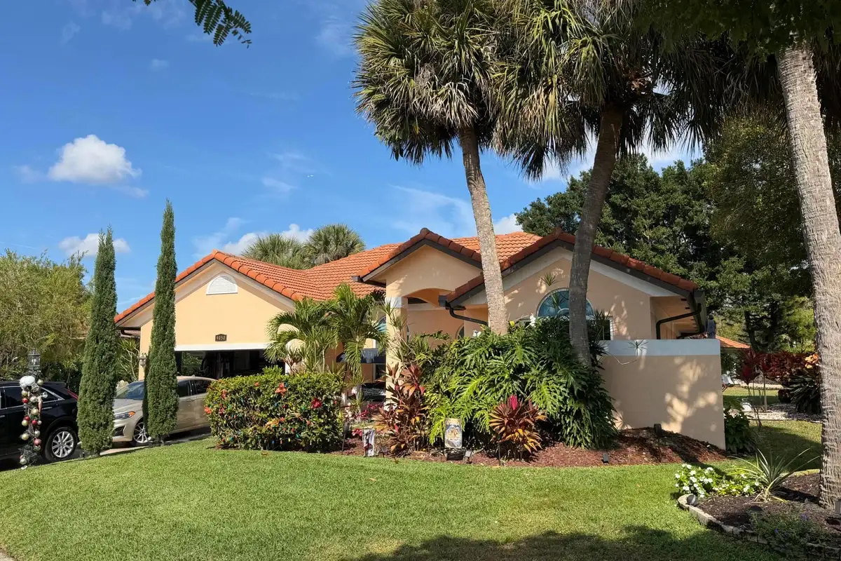 9050 Cypress Hollow Dr, Palm Beach Gardens: photo 1 of 58