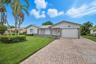 9407 NW 70th Pl, Tamarac: photo 1 of 47