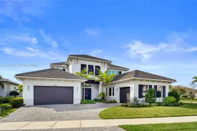 9281 Coral Isles Cir, Palm Beach Gardens: photo 1 of 64