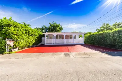 1937 SW 57th Ct, Miami: photo 1 of 23