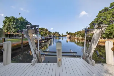 371 SE 3rd St, Pompano Beach: photo 1 of 87
