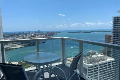 253 NE 2nd St #4608, Miami: photo 1 of 37