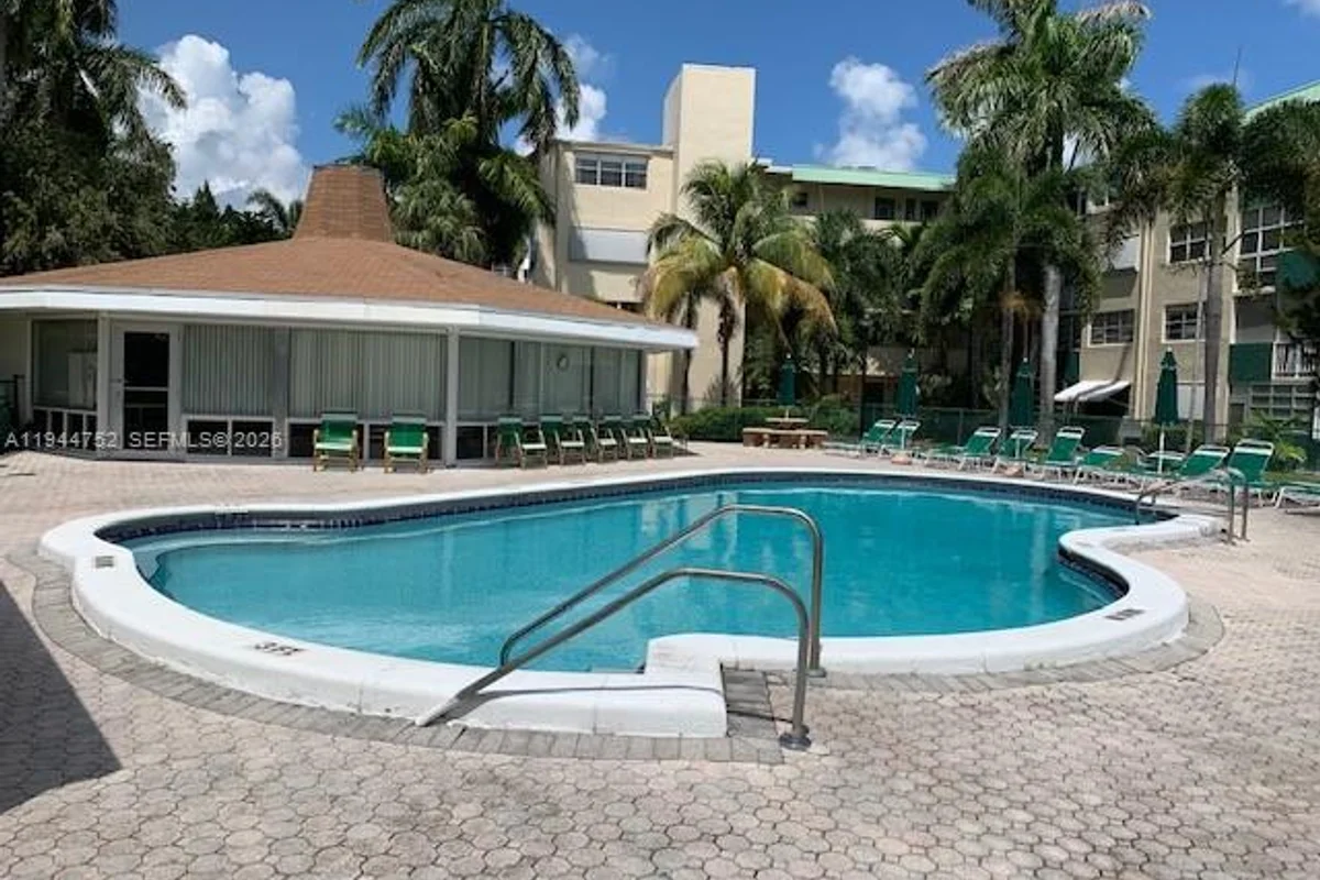 1333 E Hallandale Beach Blvd #131, Hallandale Beach: photo 1 of 9