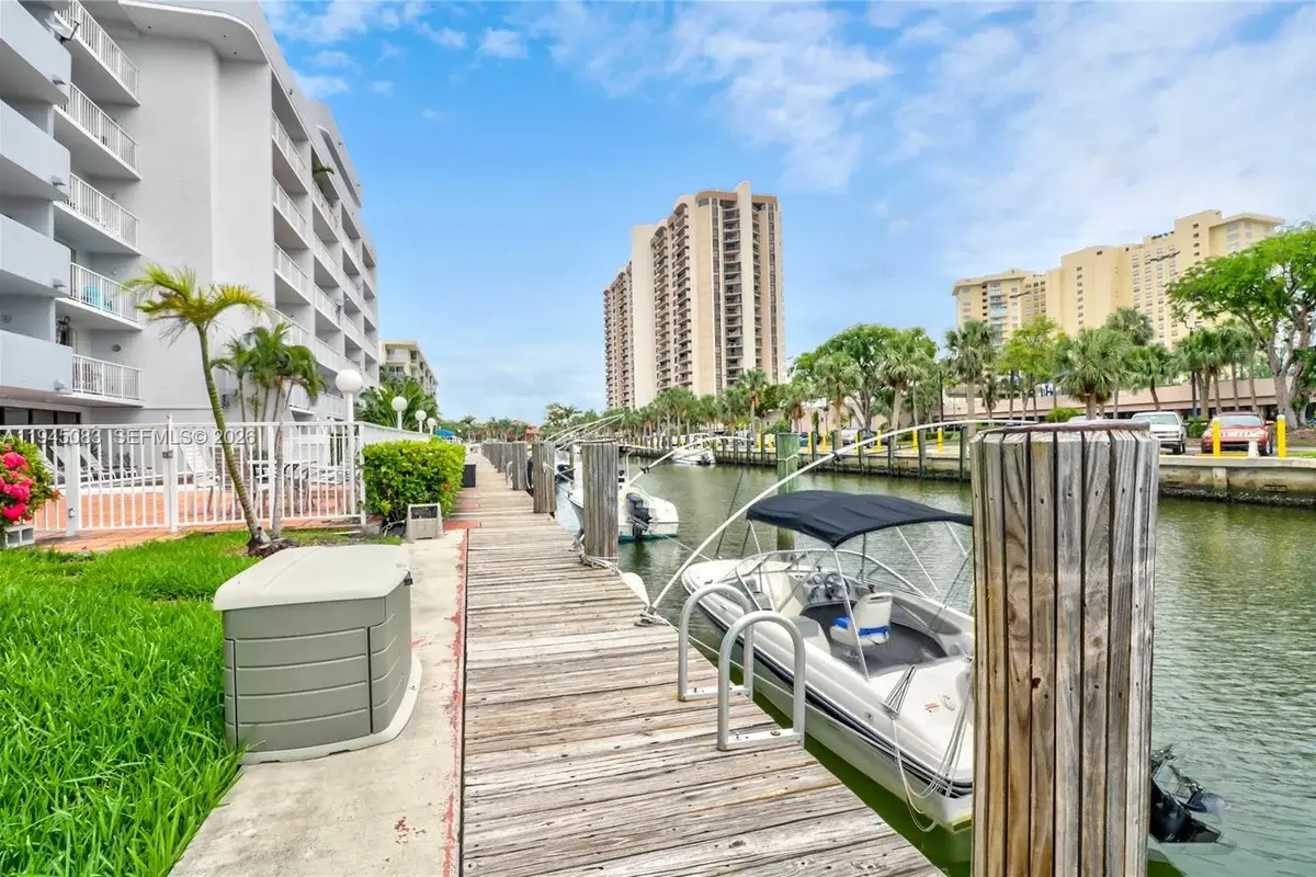 1650 NE 115th St #505, Miami: photo 1 of 21