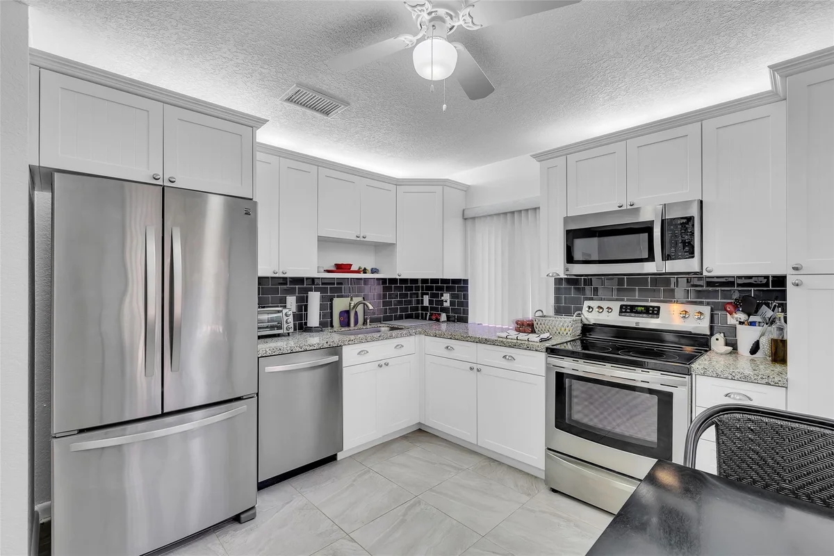 2260 Seagrape Cir, Coconut Creek: photo 1 of 21