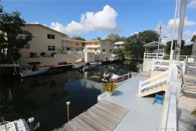 1820 Venice Park Dr #205, North Miami: photo 1 of 13