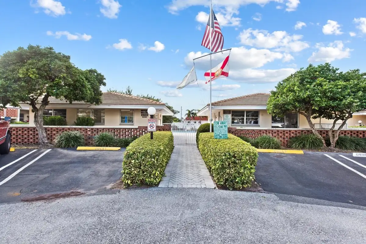 1340 NE 28th Ave #232, Pompano Beach: photo 1 of 25