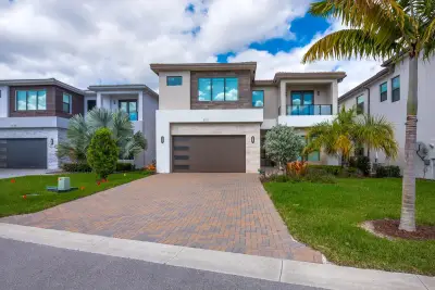 8131 Laurel Falls Dr, Boca Raton: photo 1 of 46