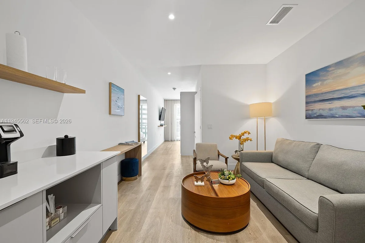 Condo in Miami: photo 1 of 14