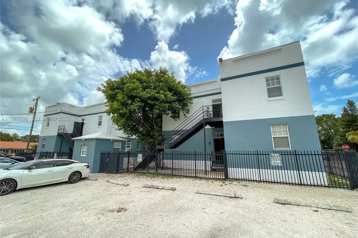 36 NE 65th St, Miami: photo 1 of 6