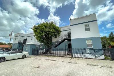 36 NE 65th St, Miami: photo 1 of 6