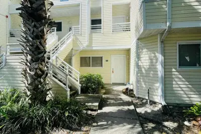 3457 NW 44th St #104, Oakland Park: photo 1 of 25