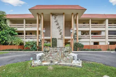 1700 SE 15th St #308, Fort Lauderdale: photo 1 of 60
