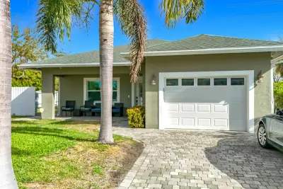 2643 Kentucky St, West Palm Beach: photo 1 of 35