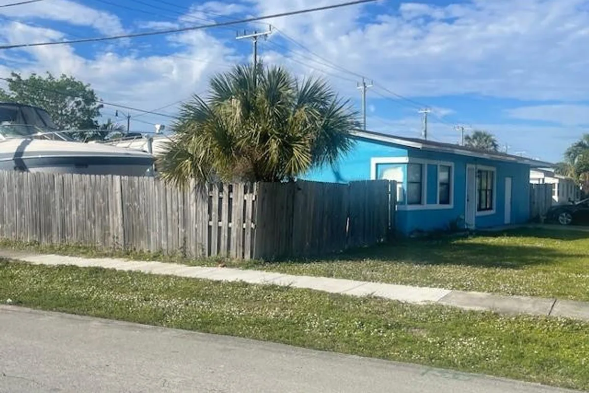 2531 NE 9th Ave, Pompano Beach: photo 1 of 5