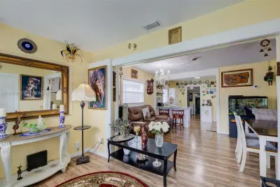 1911 NW 52nd St, Miami: photo 1 of 48