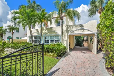 3213 Vincent Rd, West Palm Beach: photo 1 of 23