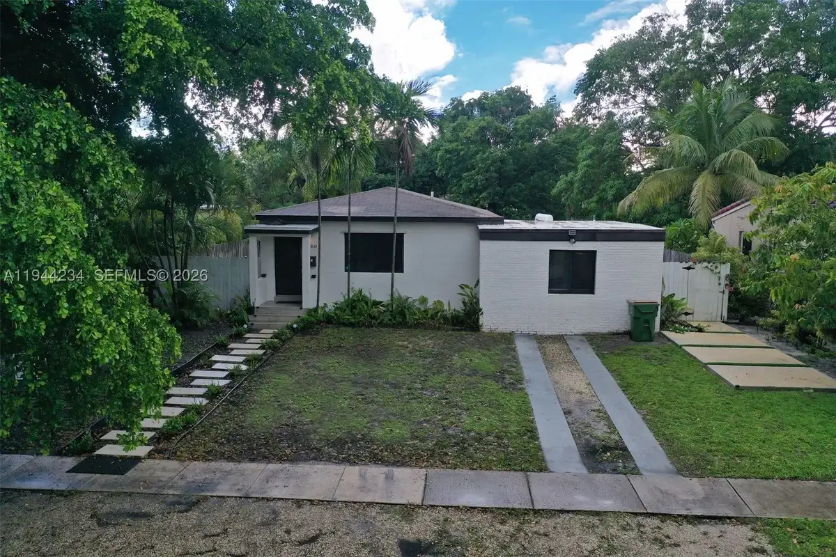 260 NW 133rd St, North Miami: photo 1 of 35