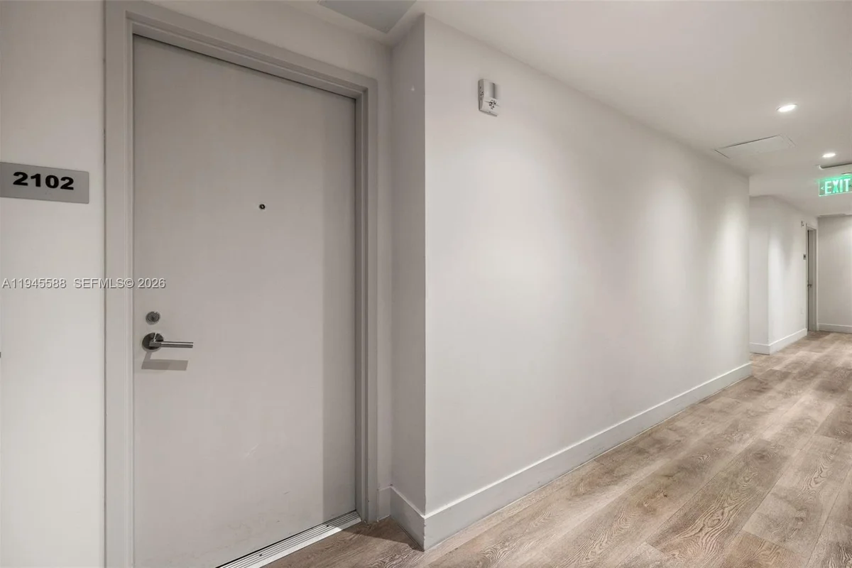 239 SW 9th St #2102, Miami: photo 1 of 35