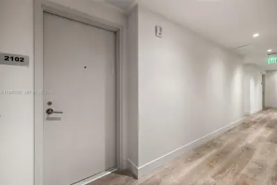 239 SW 9th St #2102, Miami: photo 1 of 35