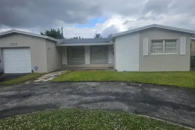 7733 Embassy Blvd, Miramar: photo 1 of 10