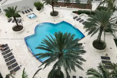 300 S Biscayne Blvd #T-1803, Miami: photo 1 of 20