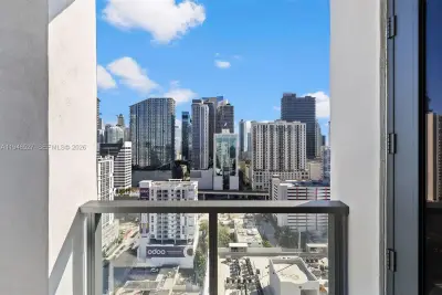 239 SW 9th St #2304, Miami: photo 1 of 35