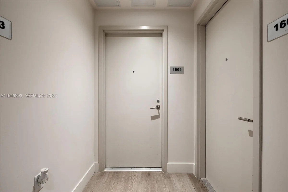 239 SW 9th St #1604, Miami: photo 1 of 30