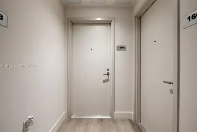 239 SW 9th St #1604, Miami: photo 1 of 30