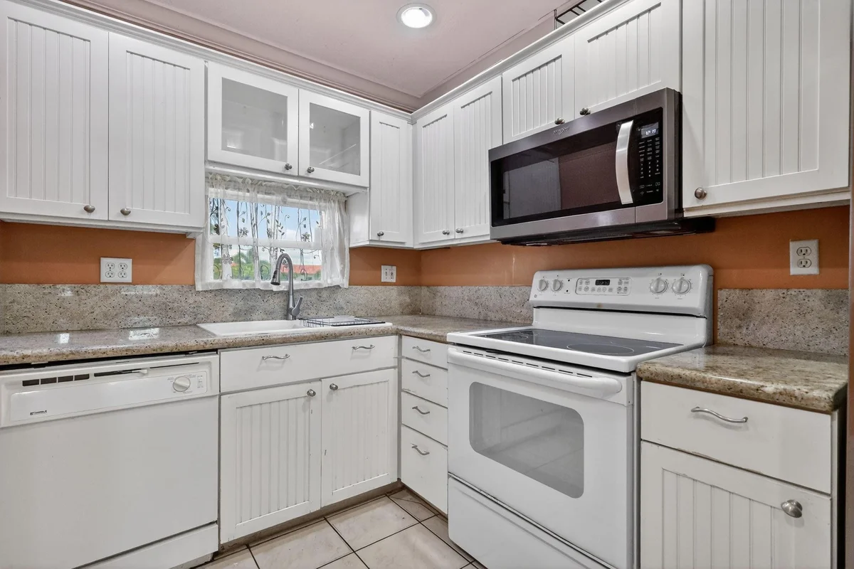 9410 N Hollybrook Lake Dr #303, Pembroke Pines: photo 1 of 18