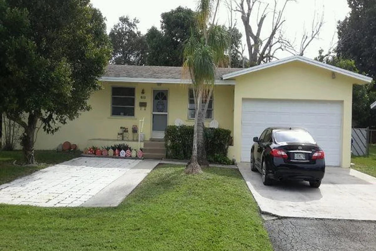 812 SW 14th Ct, Fort Lauderdale: photo 1 of 14